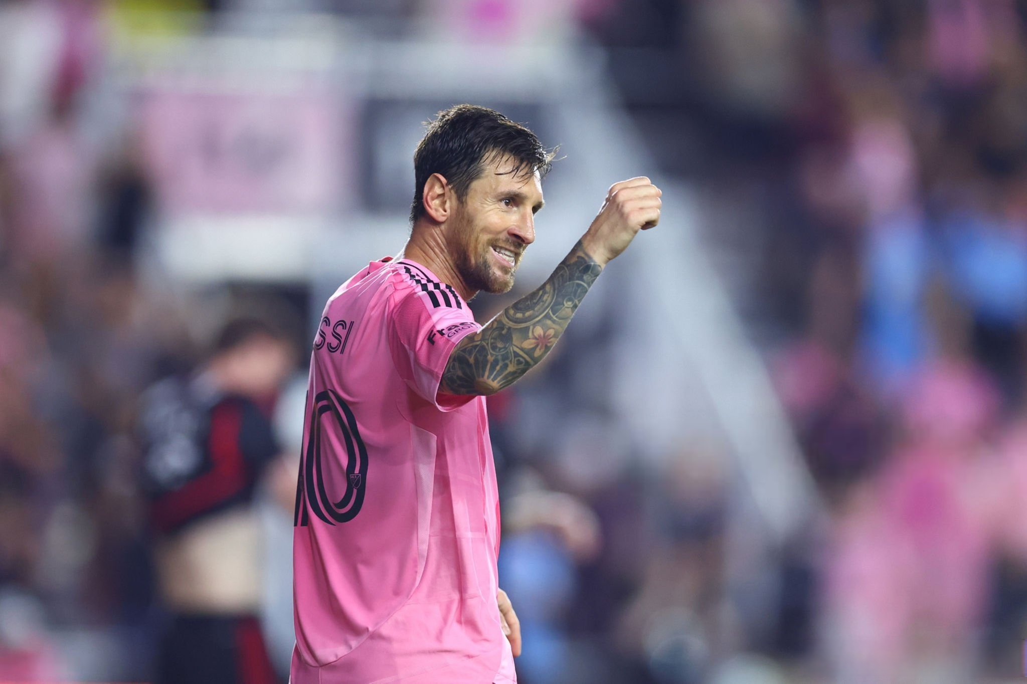 kaiyun-包含离谱！梅西在巴塞罗那比赛中大胜纽约尼克斯集结日外线爆发，丹佛掘金围绕欧冠强势反弹的词条